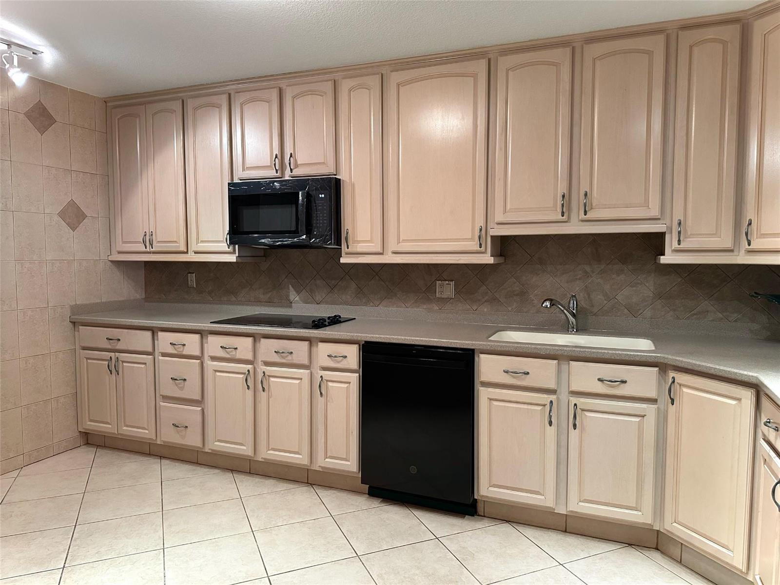 Photo of 2500 Parkview #814, Hallandale Beach, Florida, 33009 - Photo 14