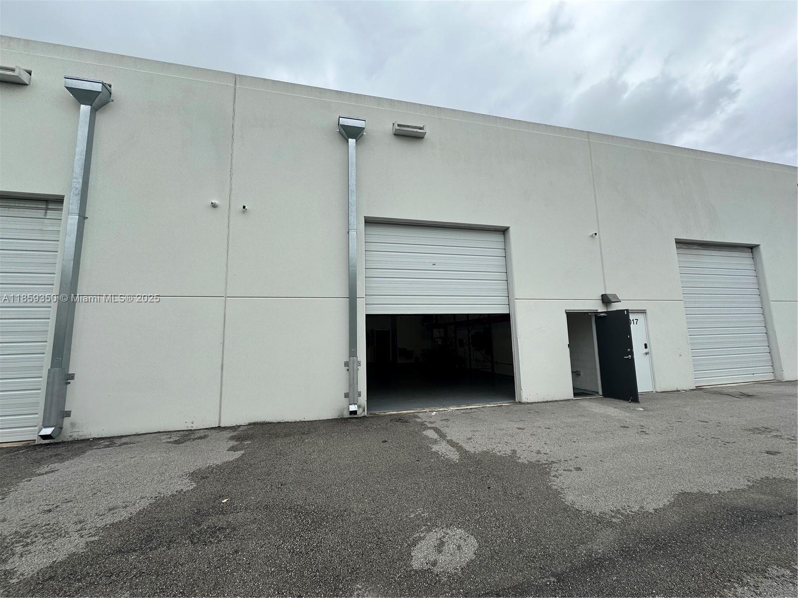 12  /   sq. ft. $ 2025-08-15 0 Photo