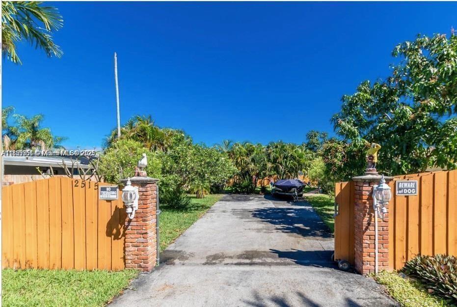   /  2400 sq. ft. $ 2025-08-15 0 foto