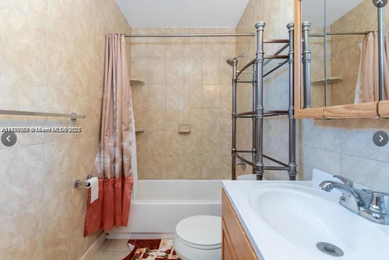   /  2400 sq. ft. $ 2025-08-15 0 foto