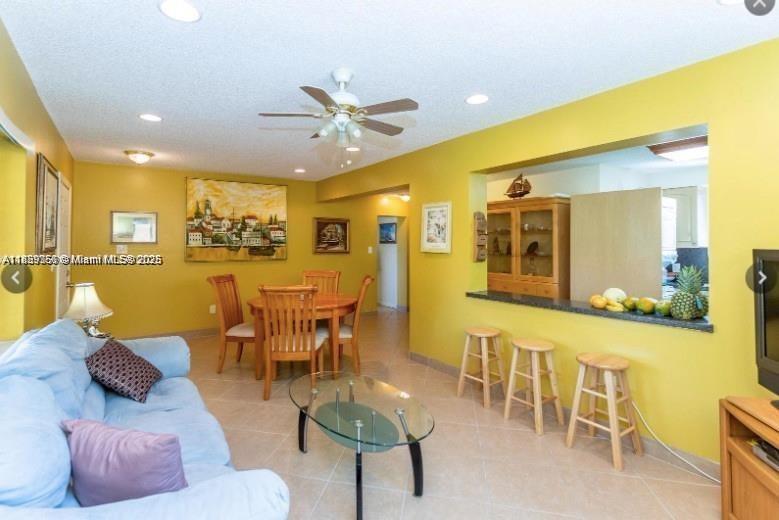   /  2400 sq. ft. $ 2025-08-15 0 foto