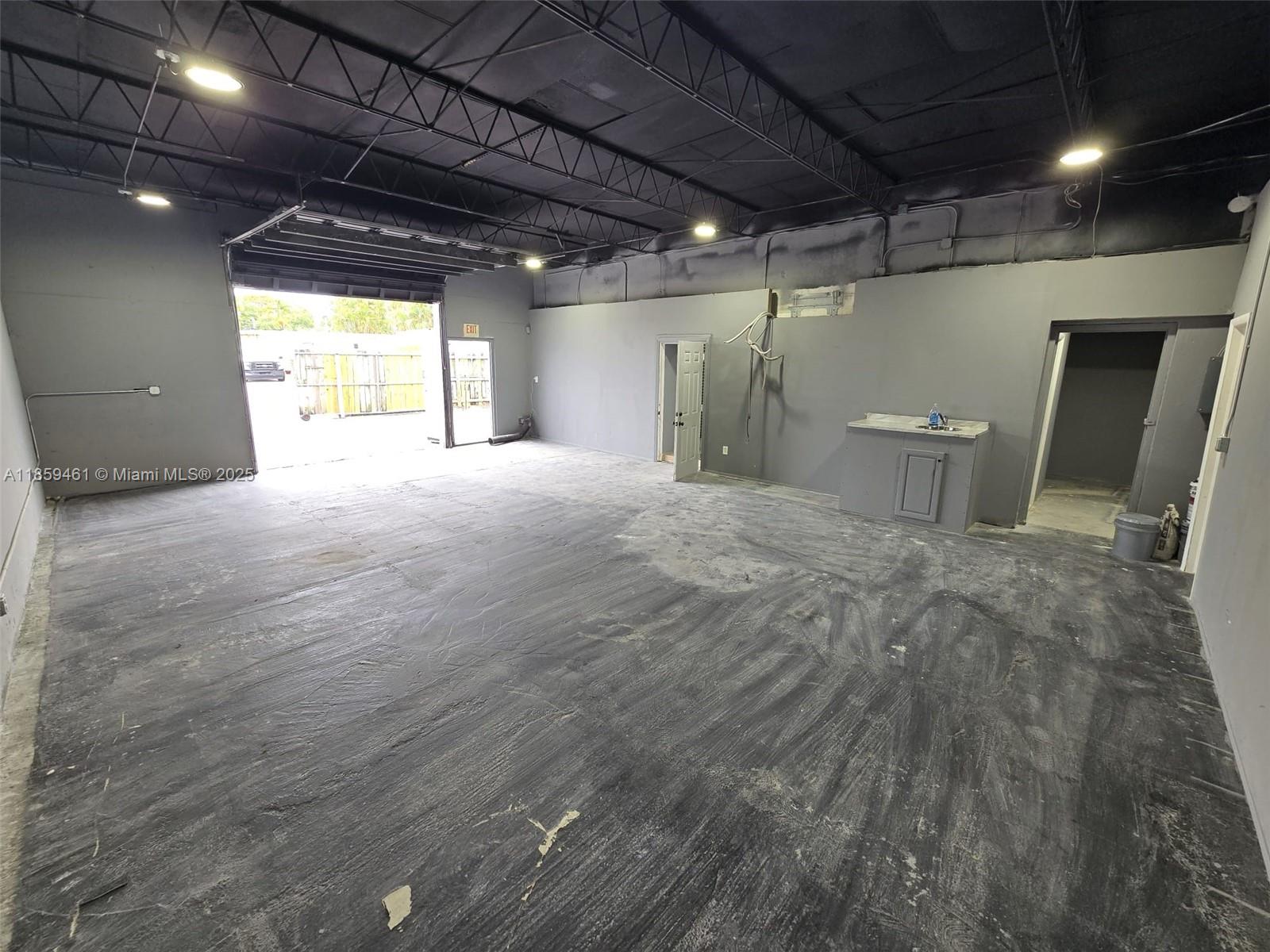 See details / sq. ft. $ 2025-08-15 0 Photo