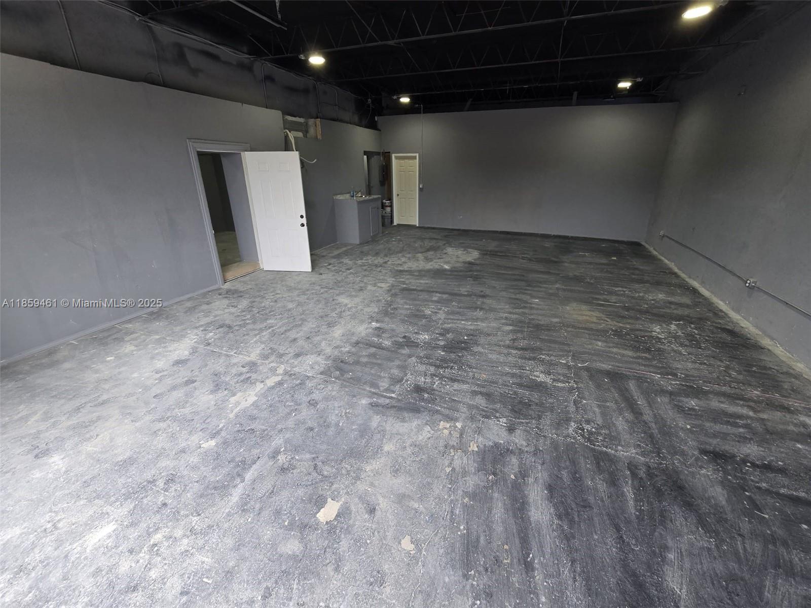 See details / sq. ft. $ 2025-08-15 0 Photo
