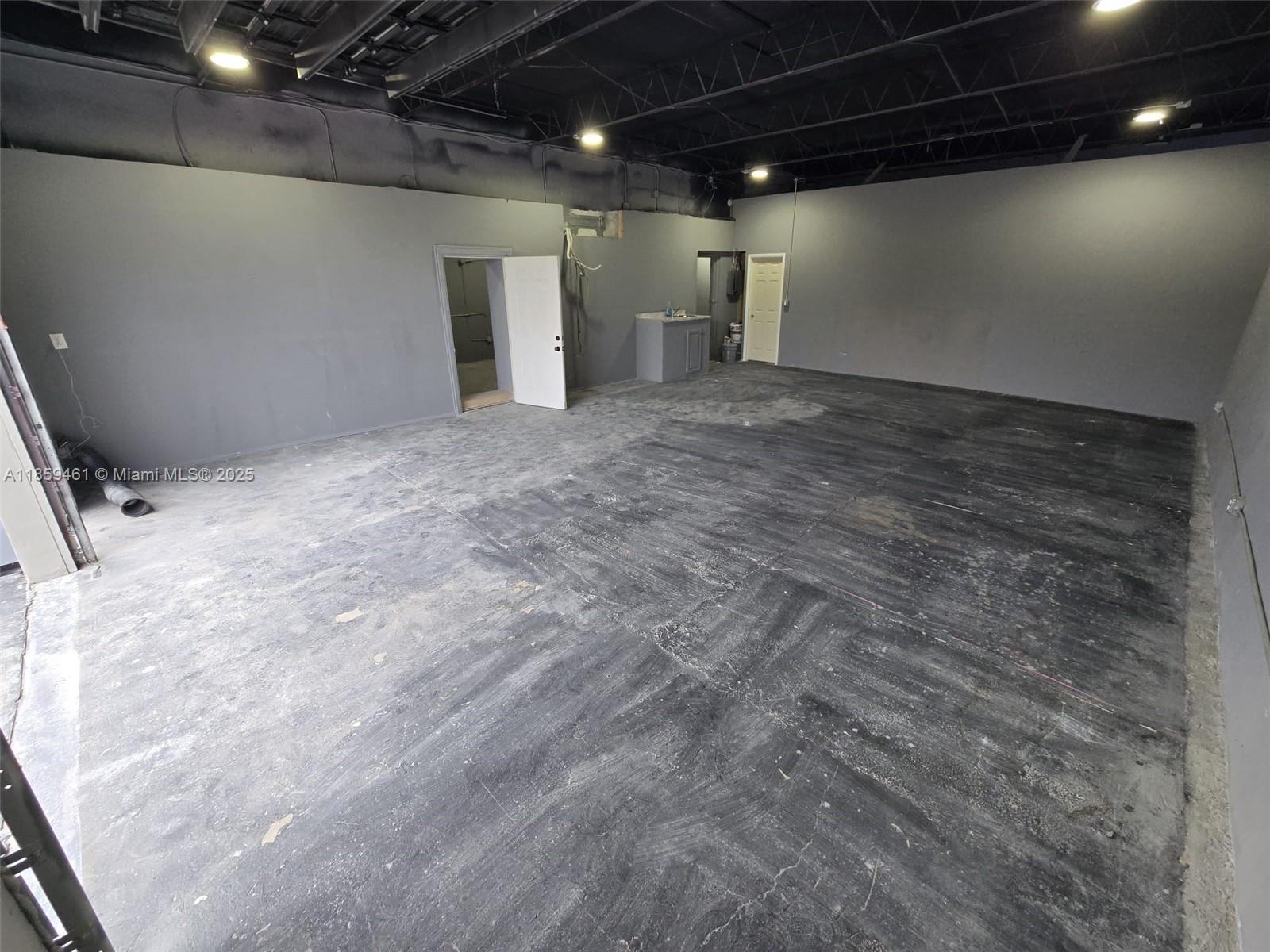 See details / sq. ft. $ 2025-08-15 0 Photo