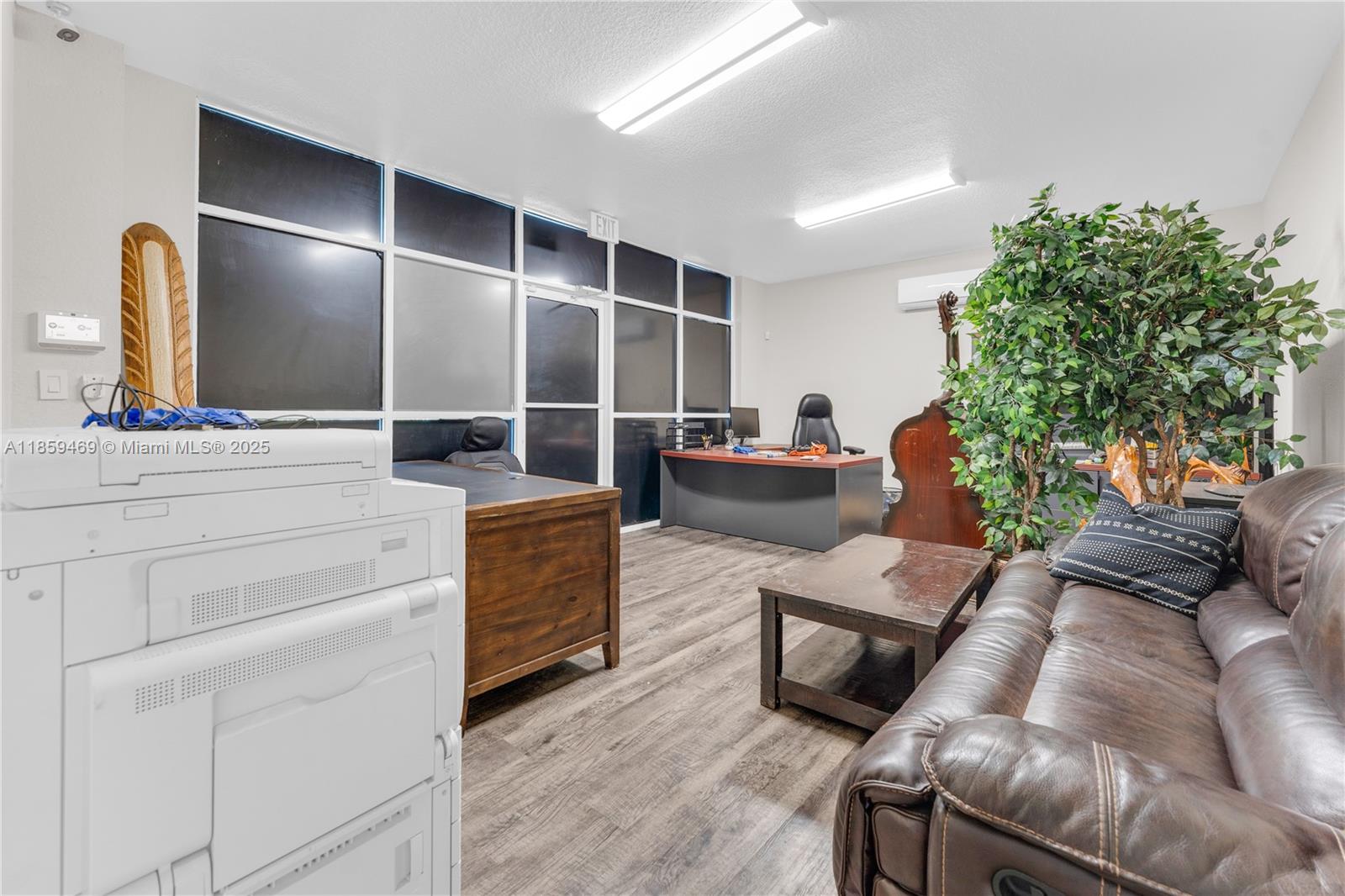 B-4  /   sq. ft. $ 2025-08-15 0 Photo