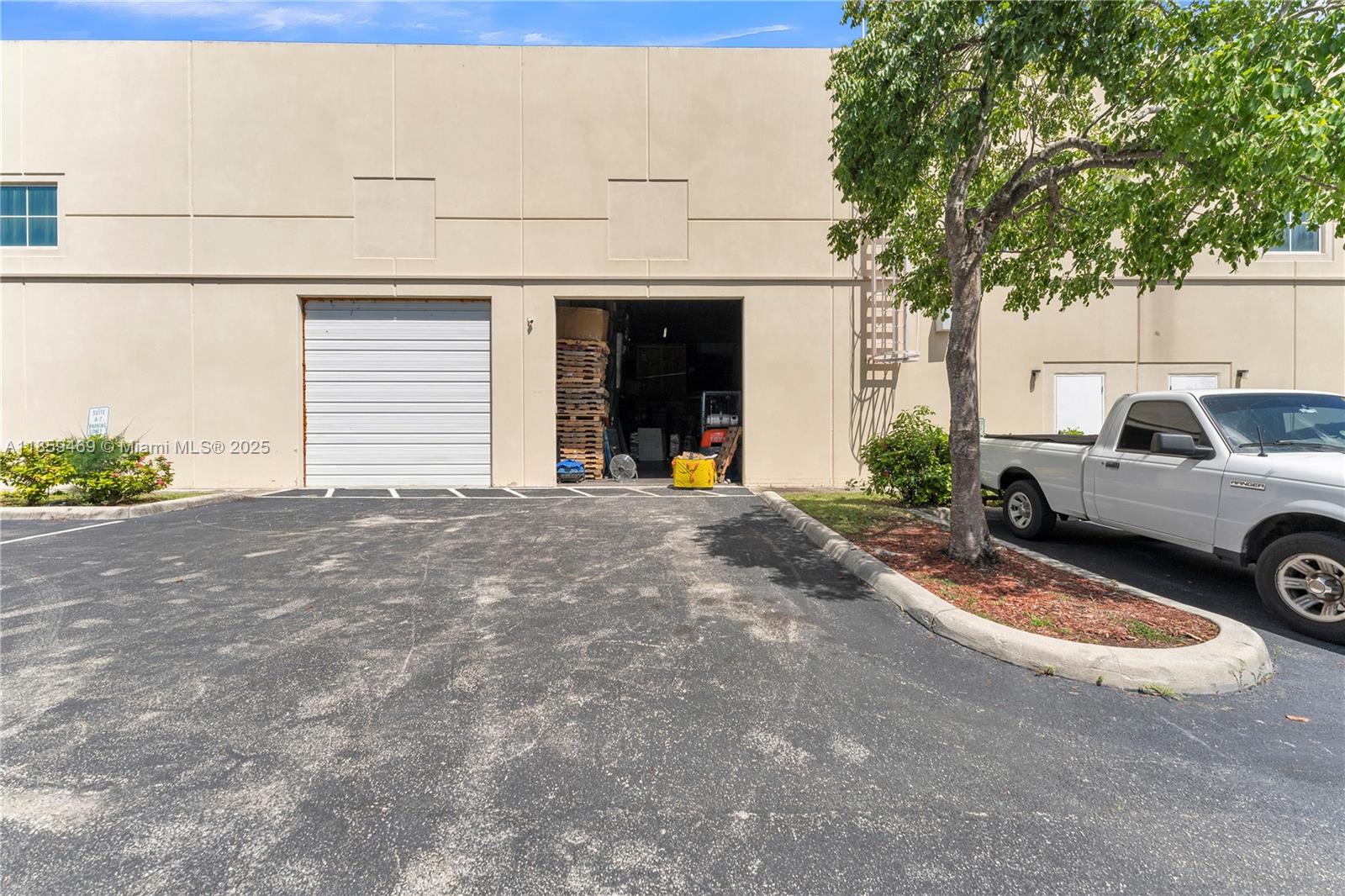 B-4  /   sq. ft. $ 2025-08-15 0 Photo
