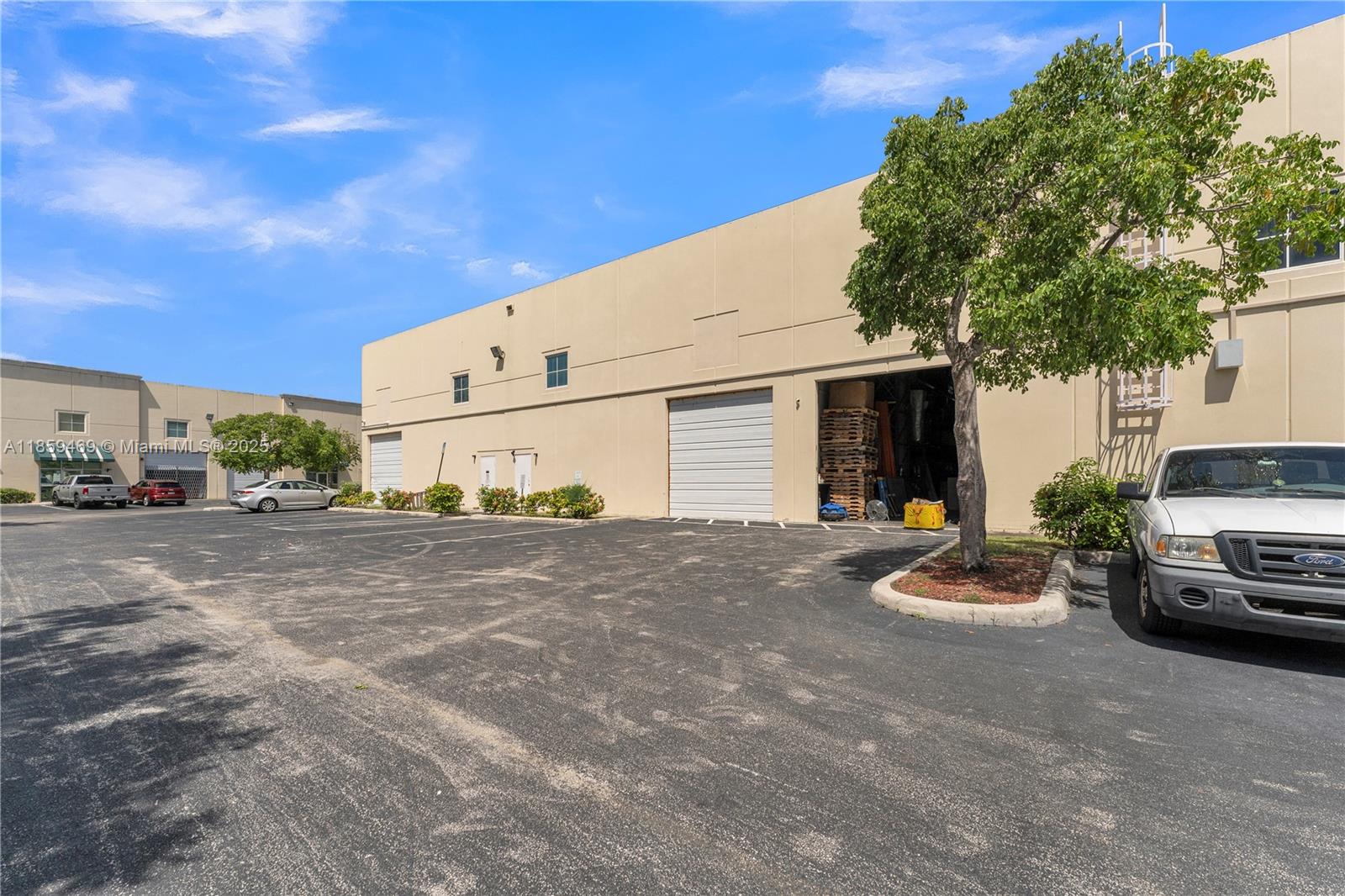 B-4  /   sq. ft. $ 2025-08-15 0 Photo
