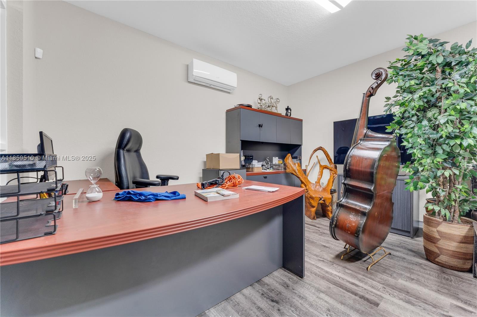 B-4  /   sq. ft. $ 2025-08-15 0 Photo
