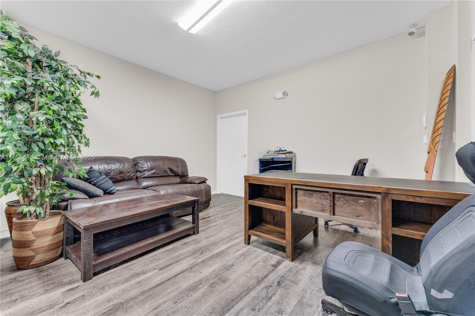 B-4  /   sq. ft. $ 2025-08-15 0 Photo