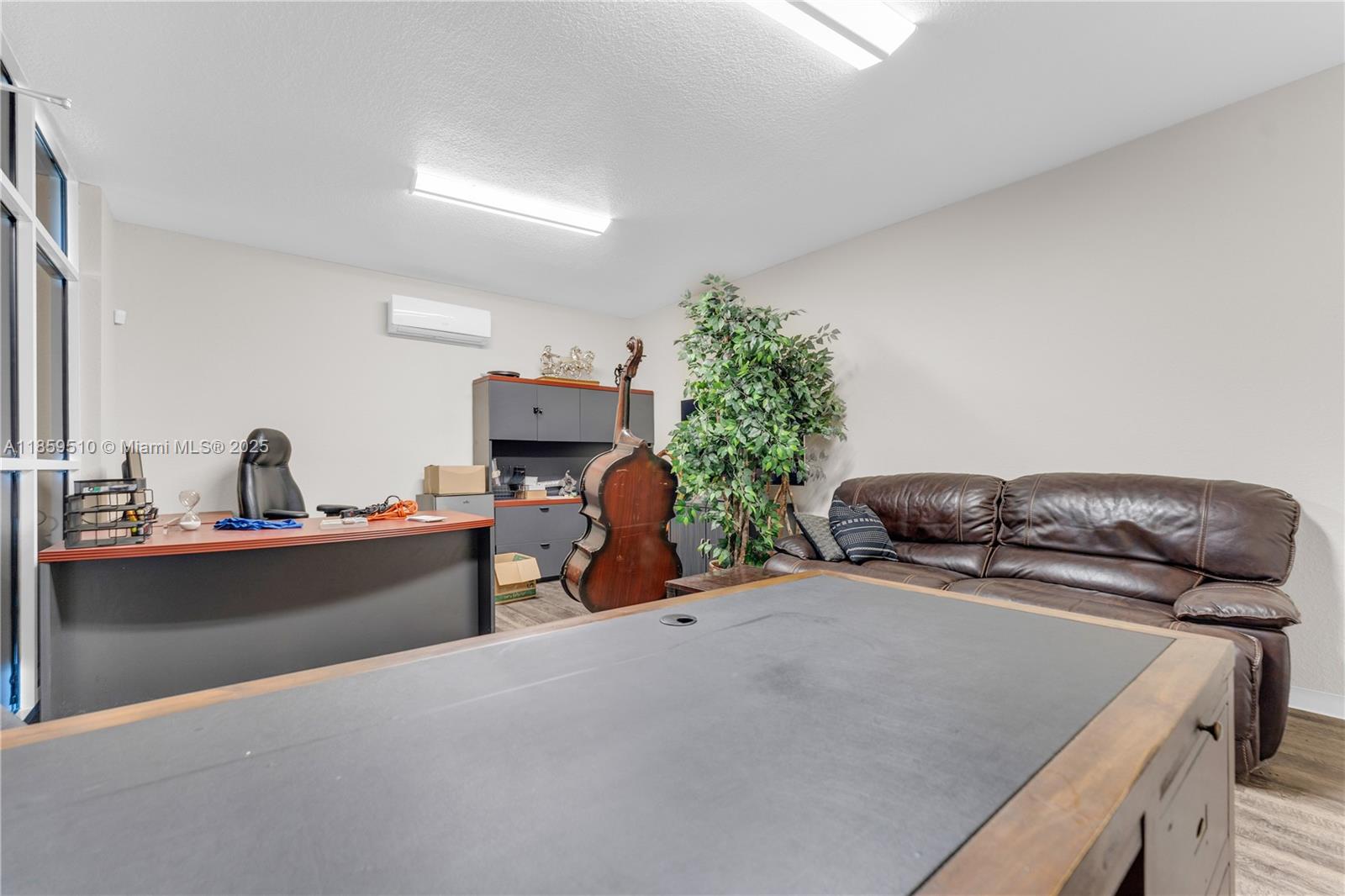 B-4  /   sq. ft. $ 2025-08-15 0 Photo