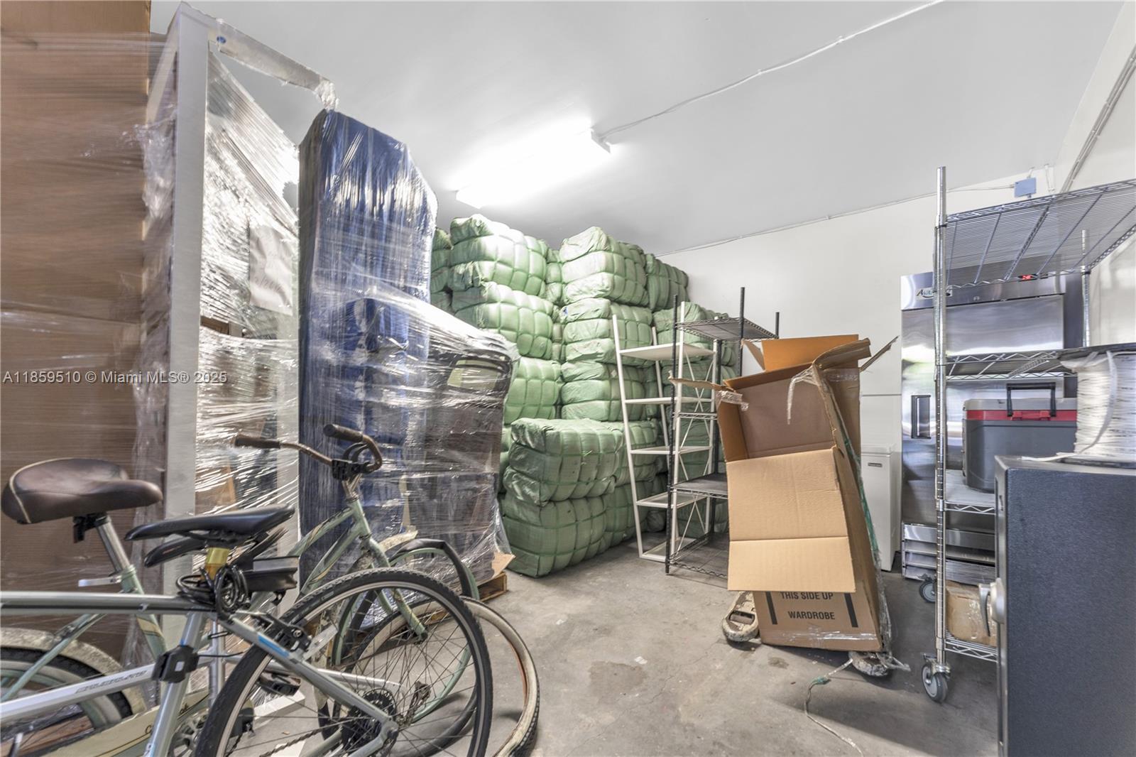 B-4  /   sq. ft. $ 2025-08-15 0 Photo