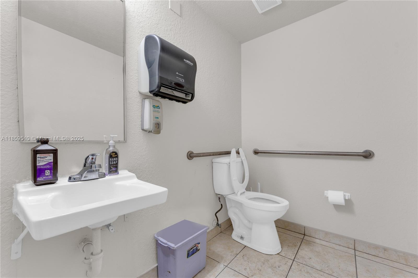 B-4  /   sq. ft. $ 2025-08-15 0 Photo
