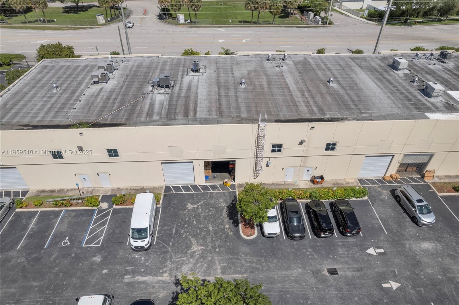B-4  /   sq. ft. $ 2025-08-15 0 Photo