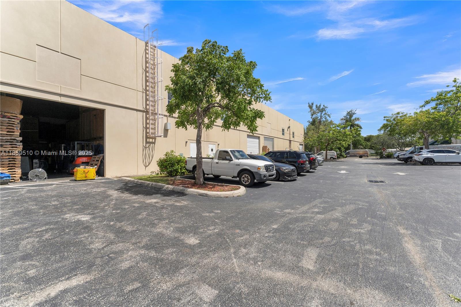 B-4  /   sq. ft. $ 2025-08-15 0 Photo
