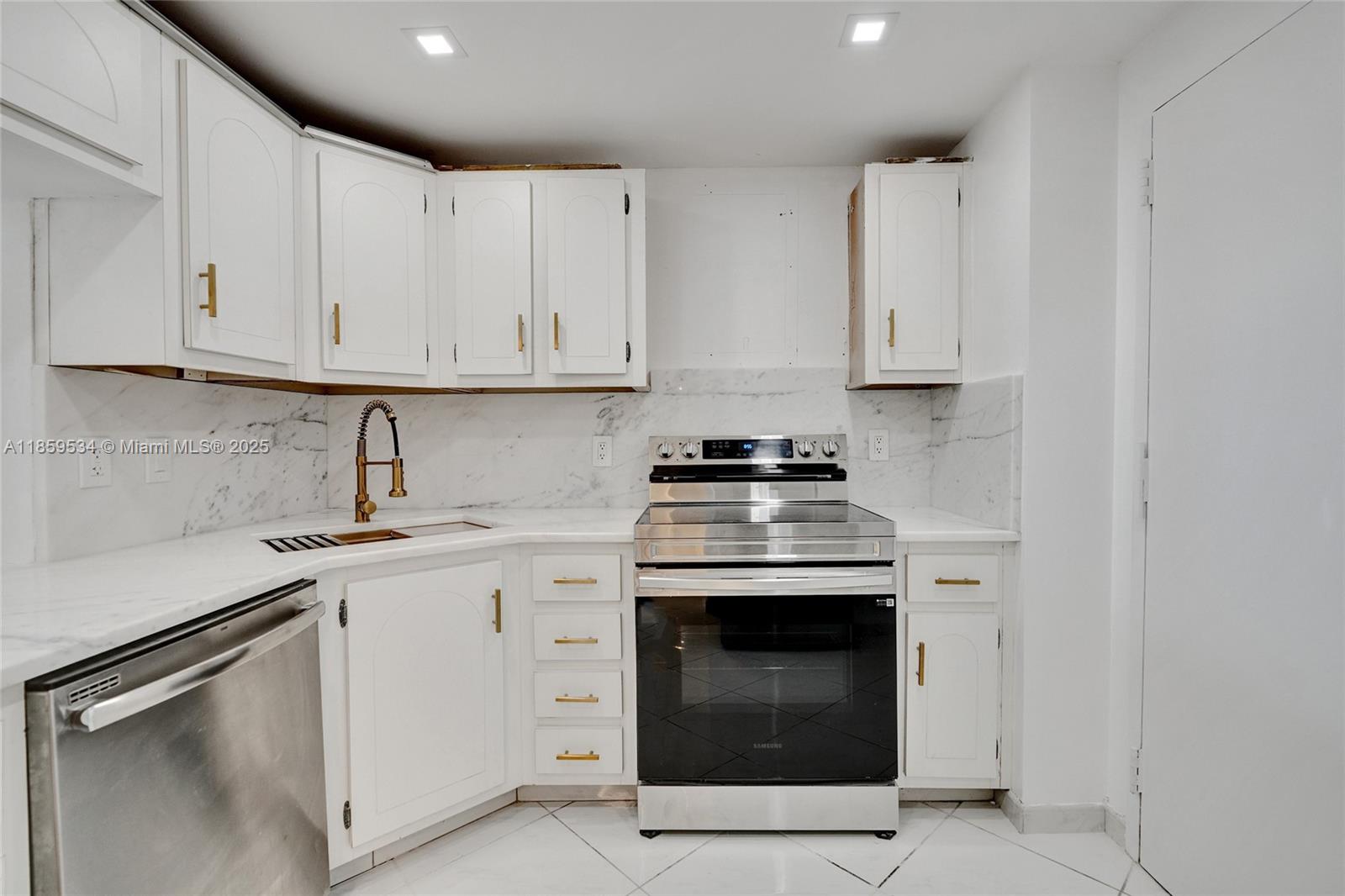 Photo of 1865 Ocean Dr  #11J, Hallandale Beach, Florida, 33009 - 