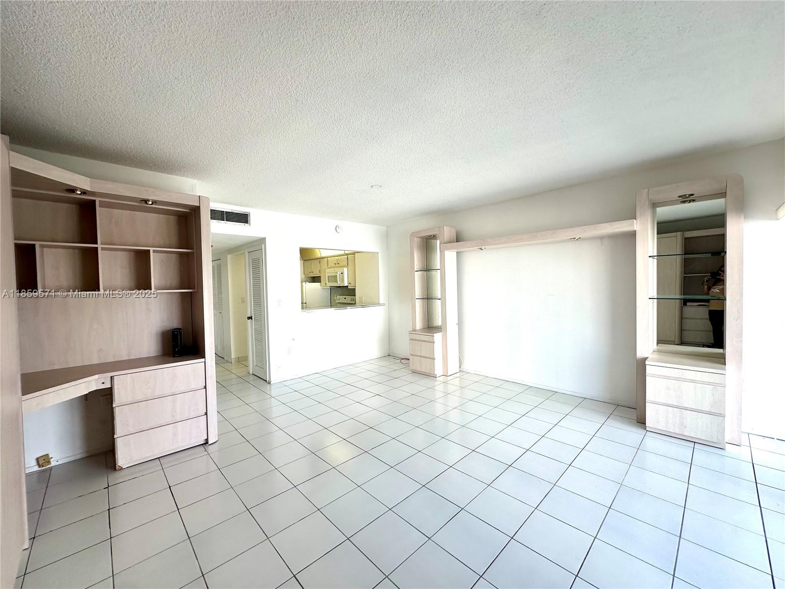 10H 0 / 1 545 sq. ft. $ 2025-08-15 0 Photo