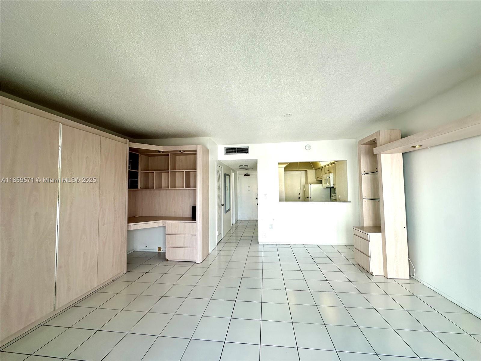 10H 0 / 1 545 sq. ft. $ 2025-08-15 0 Photo