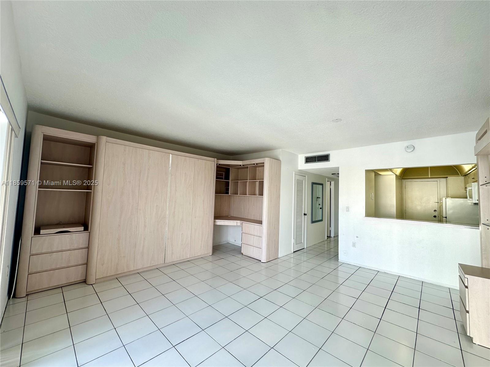 10H 0 / 1 545 sq. ft. $ 2025-08-15 0 Photo