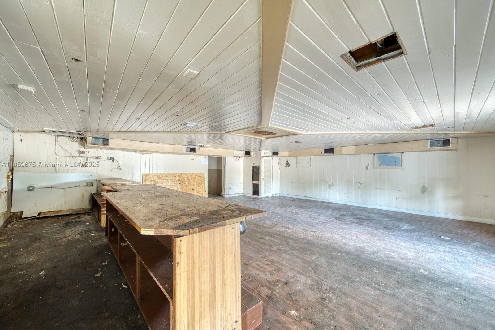See details / sq. ft. $ 2025-08-15 0 Photo