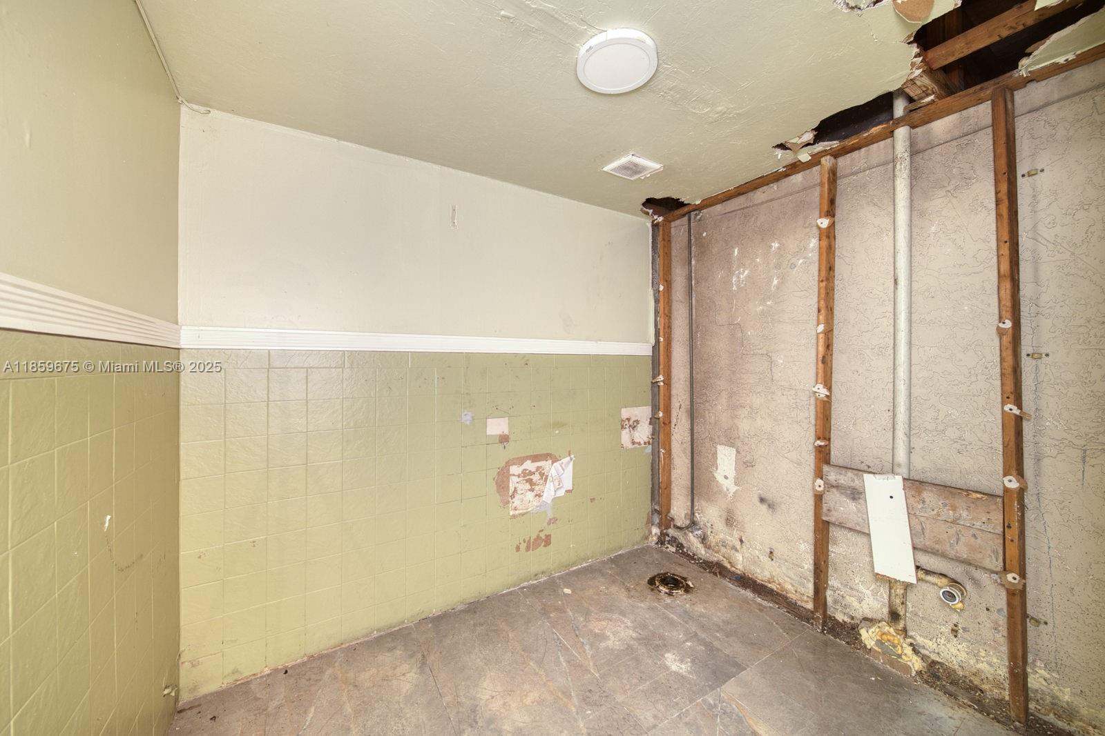 See details / sq. ft. $ 2025-08-15 0 Photo