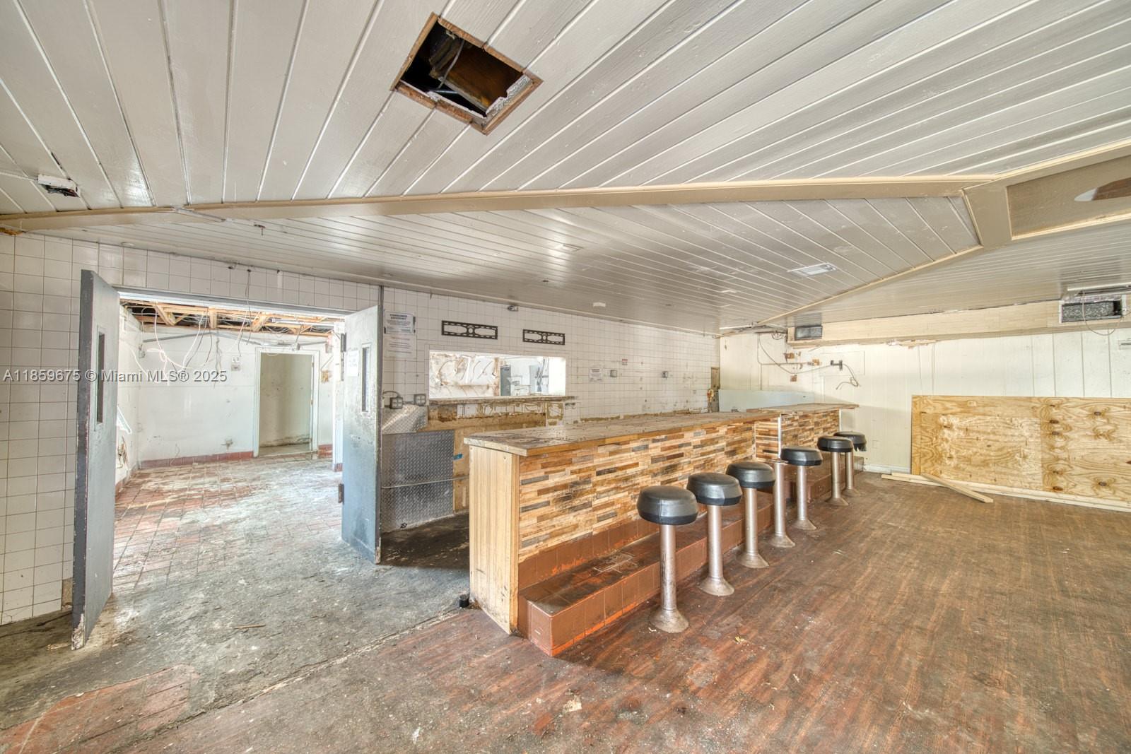See details / sq. ft. $ 2025-08-15 0 Photo