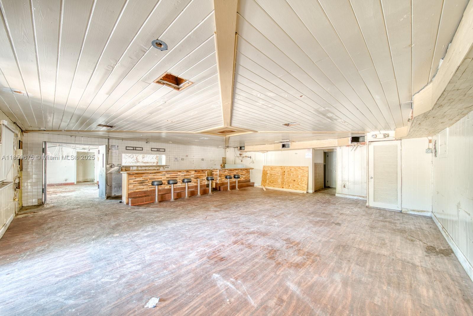 See details / sq. ft. $ 2025-08-15 0 Photo