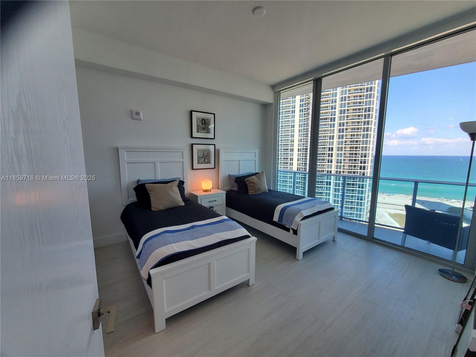 1403 2 / 3  sq. ft. $ 2025-08-15 0 foto