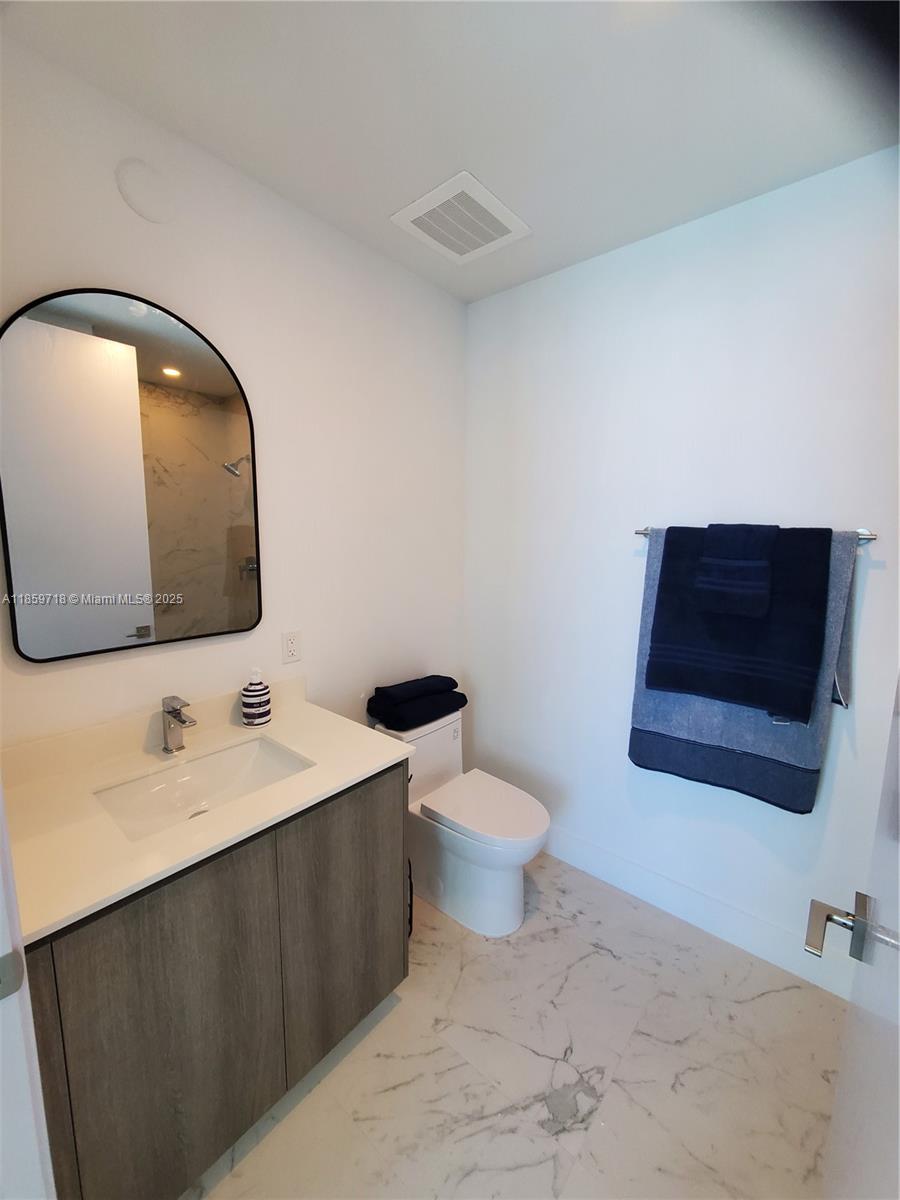 1403 2 / 3  sq. ft. $ 2025-08-15 0 foto