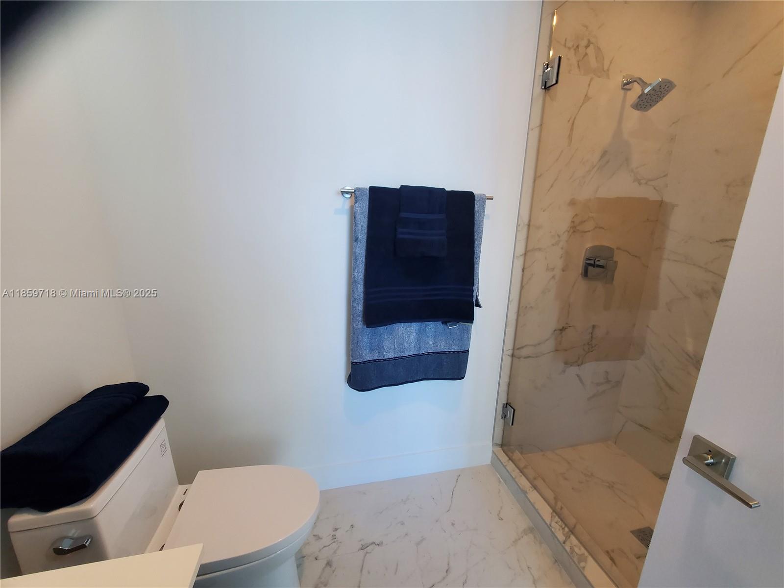 1403 2 / 3  sq. ft. $ 2025-08-15 0 foto