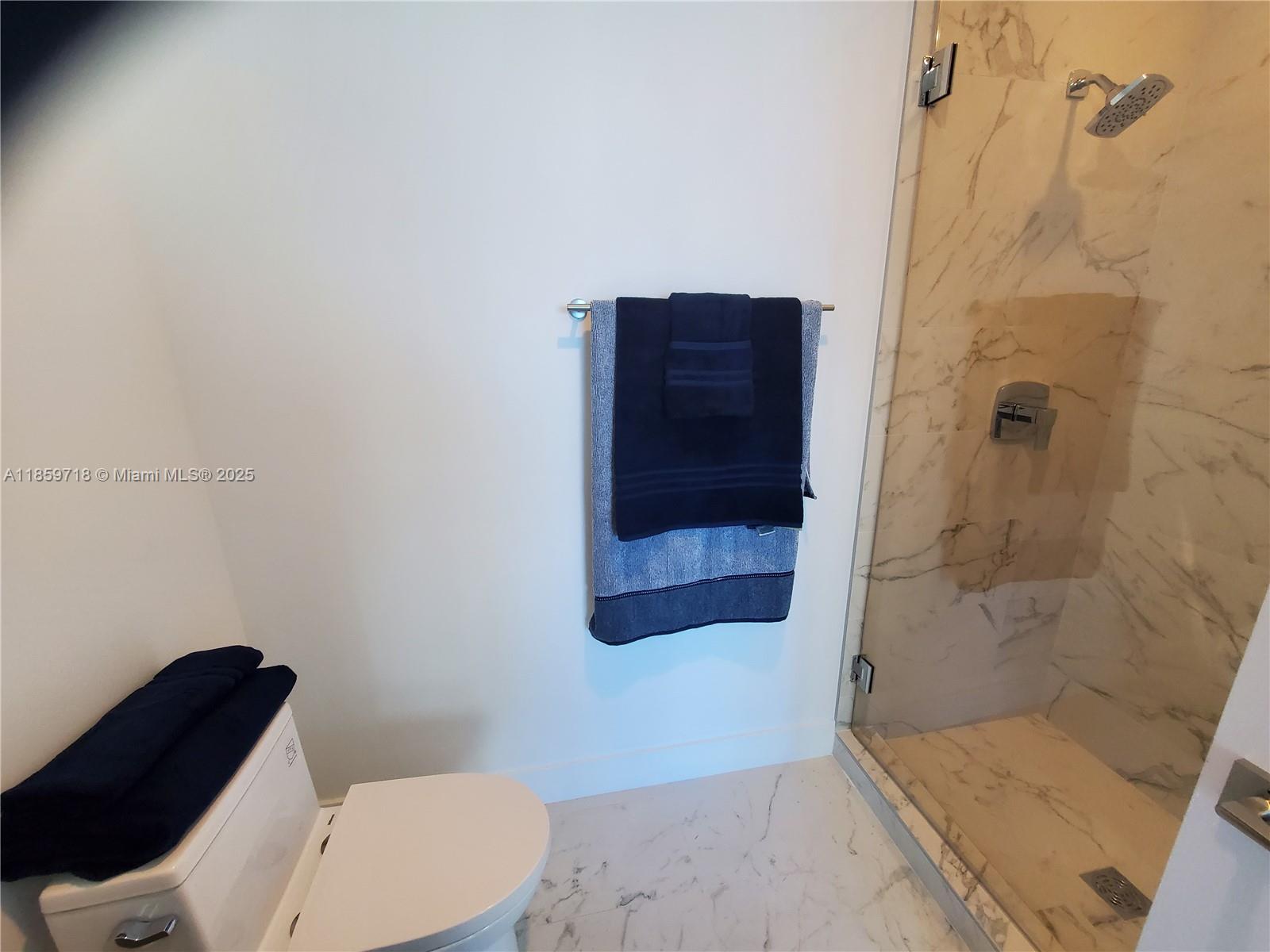 1403 2 / 3  sq. ft. $ 2025-08-15 0 foto