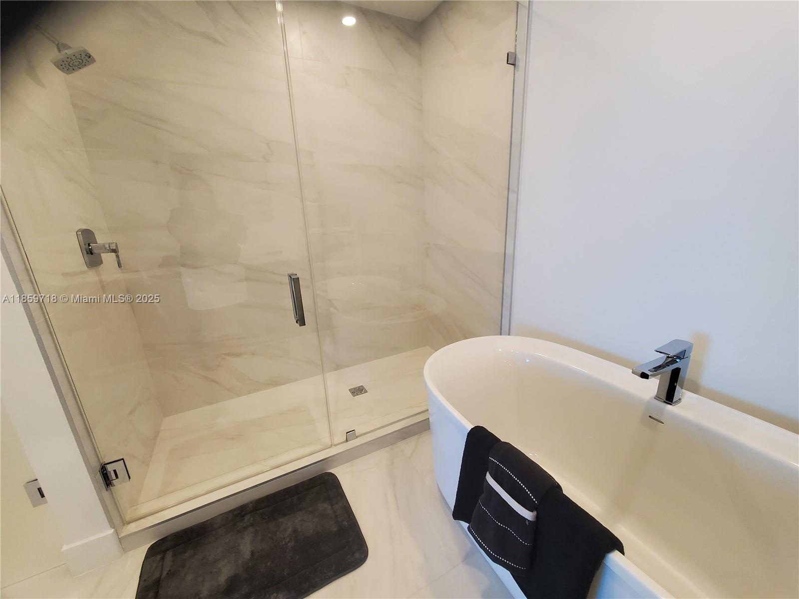 1403 2 / 3  sq. ft. $ 2025-08-15 0 foto