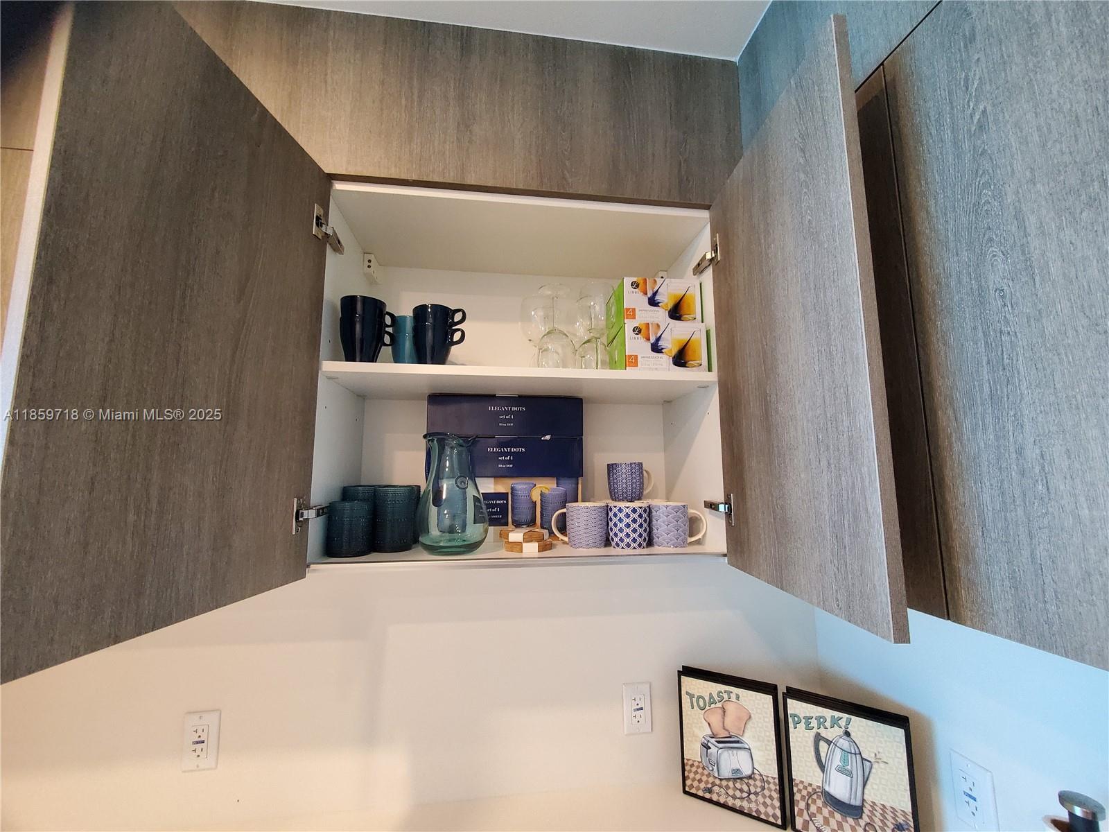 1403 2 / 3  sq. ft. $ 2025-08-15 0 foto