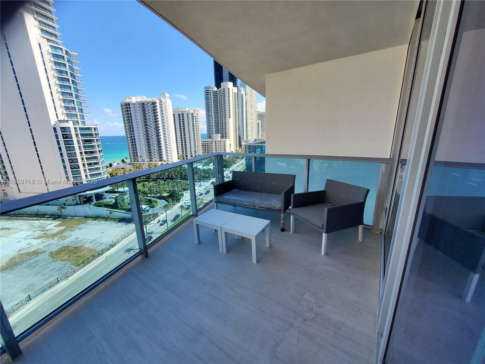 1403 2 / 3  sq. ft. $ 2025-08-15 0 foto
