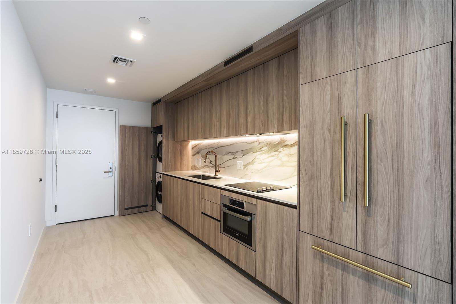 2410 0 / 2  sq. ft. $ 2025-08-15 0 foto
