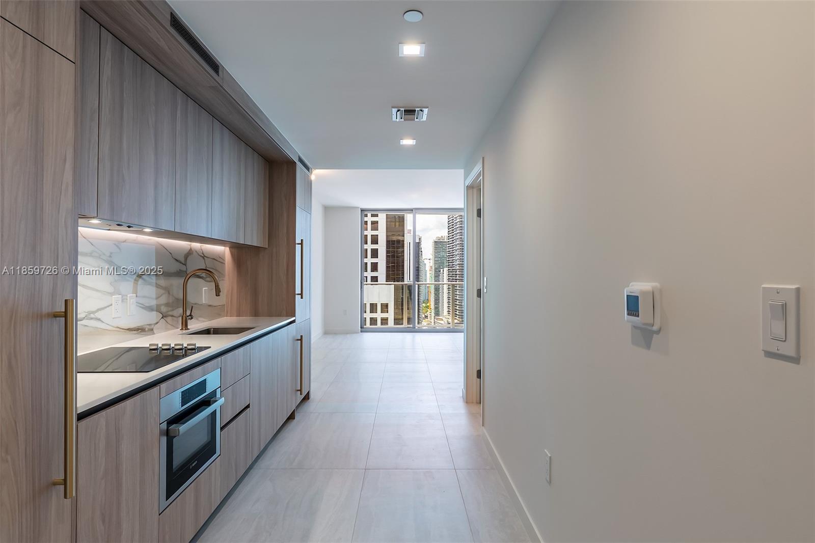 2410 0 / 2  sq. ft. $ 2025-08-15 0 foto