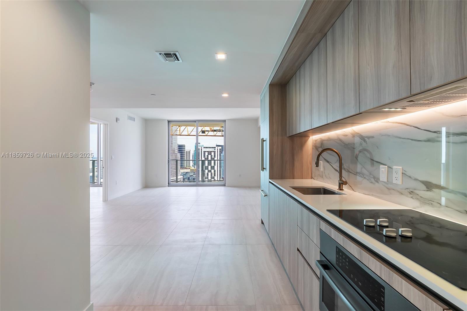 2410 0 / 2  sq. ft. $ 2025-08-15 0 foto
