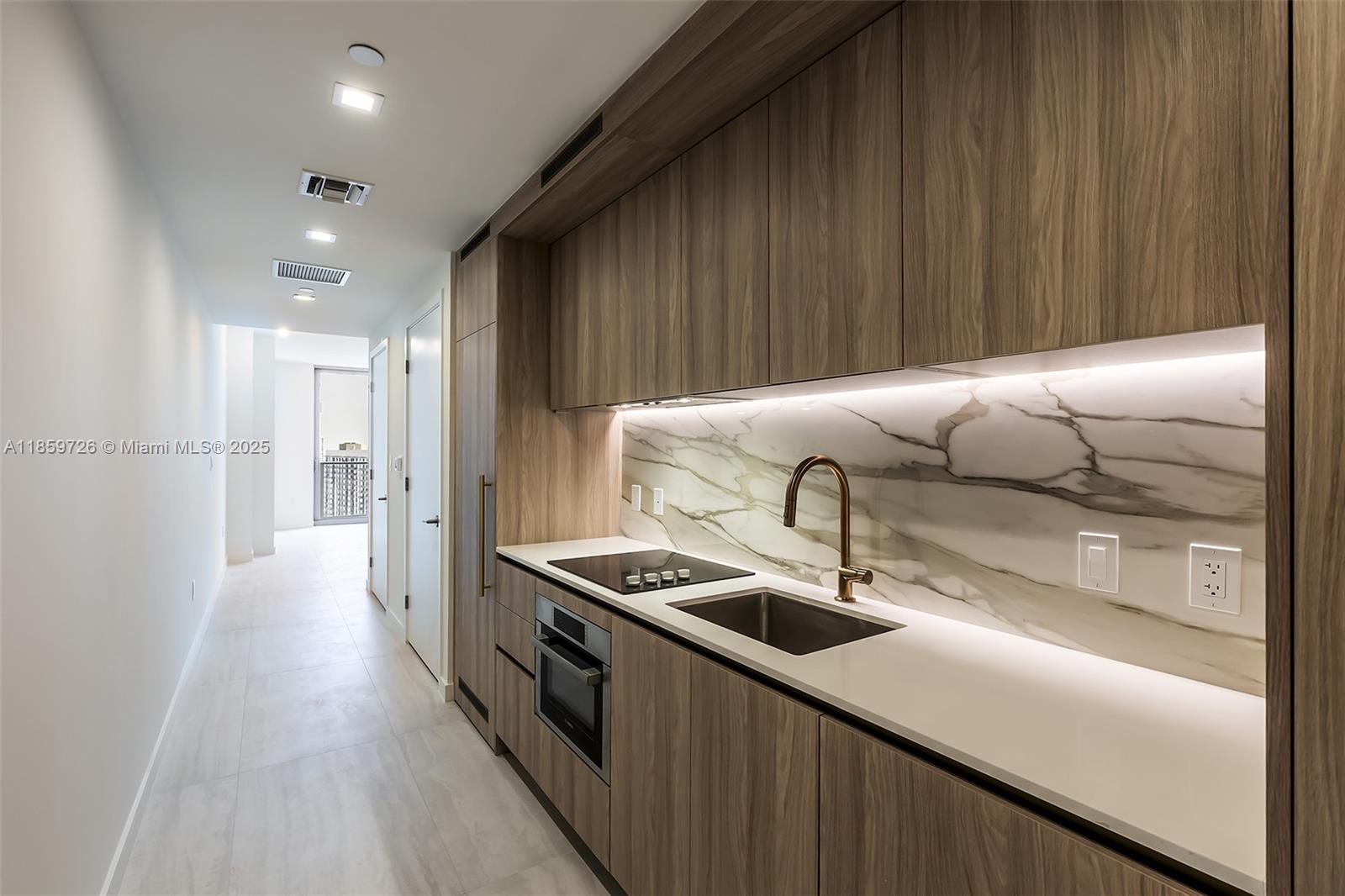 2410 0 / 2  sq. ft. $ 2025-08-15 0 foto