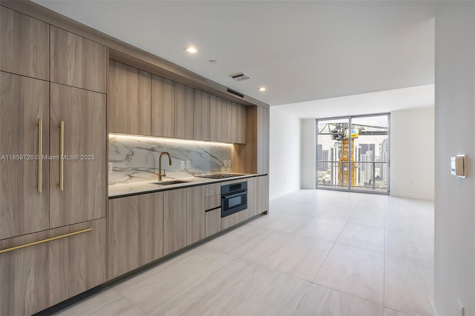 2410 0 / 2  sq. ft. $ 2025-08-15 0 foto