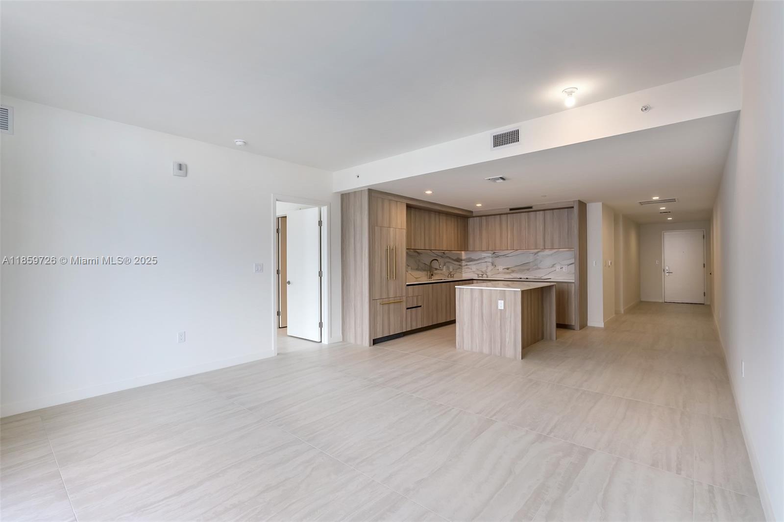 2410 0 / 2  sq. ft. $ 2025-08-15 0 foto