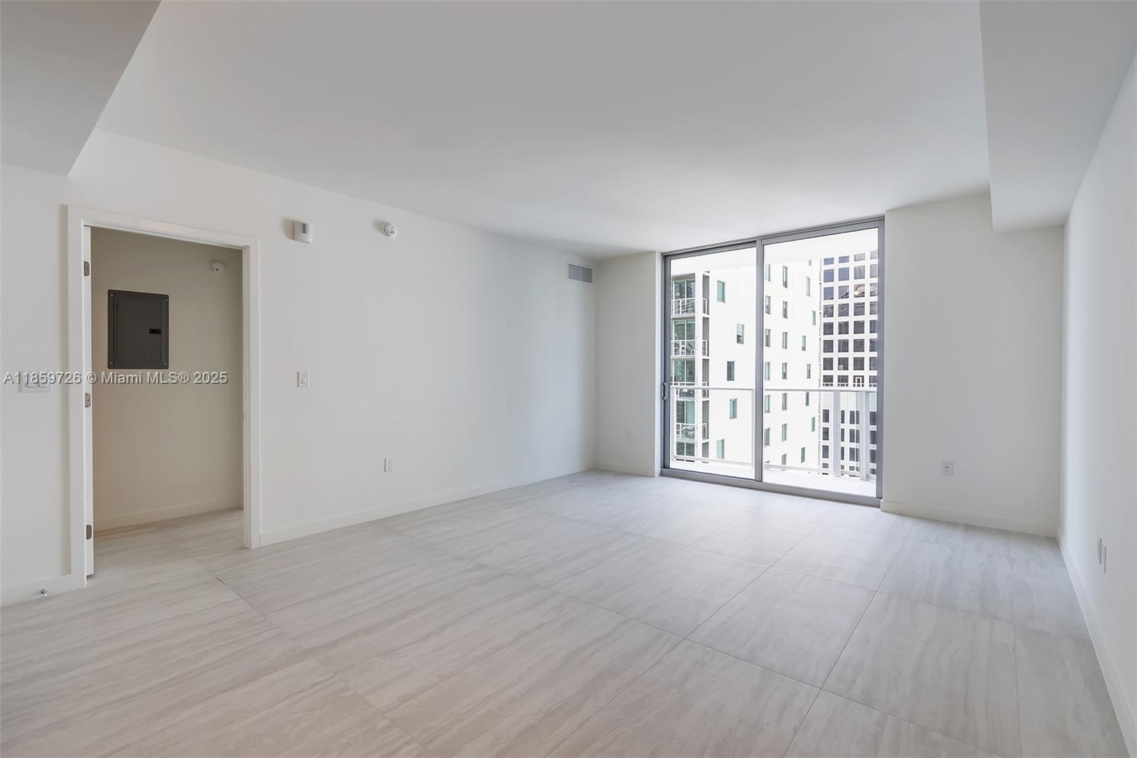 2410 0 / 2  sq. ft. $ 2025-08-15 0 foto