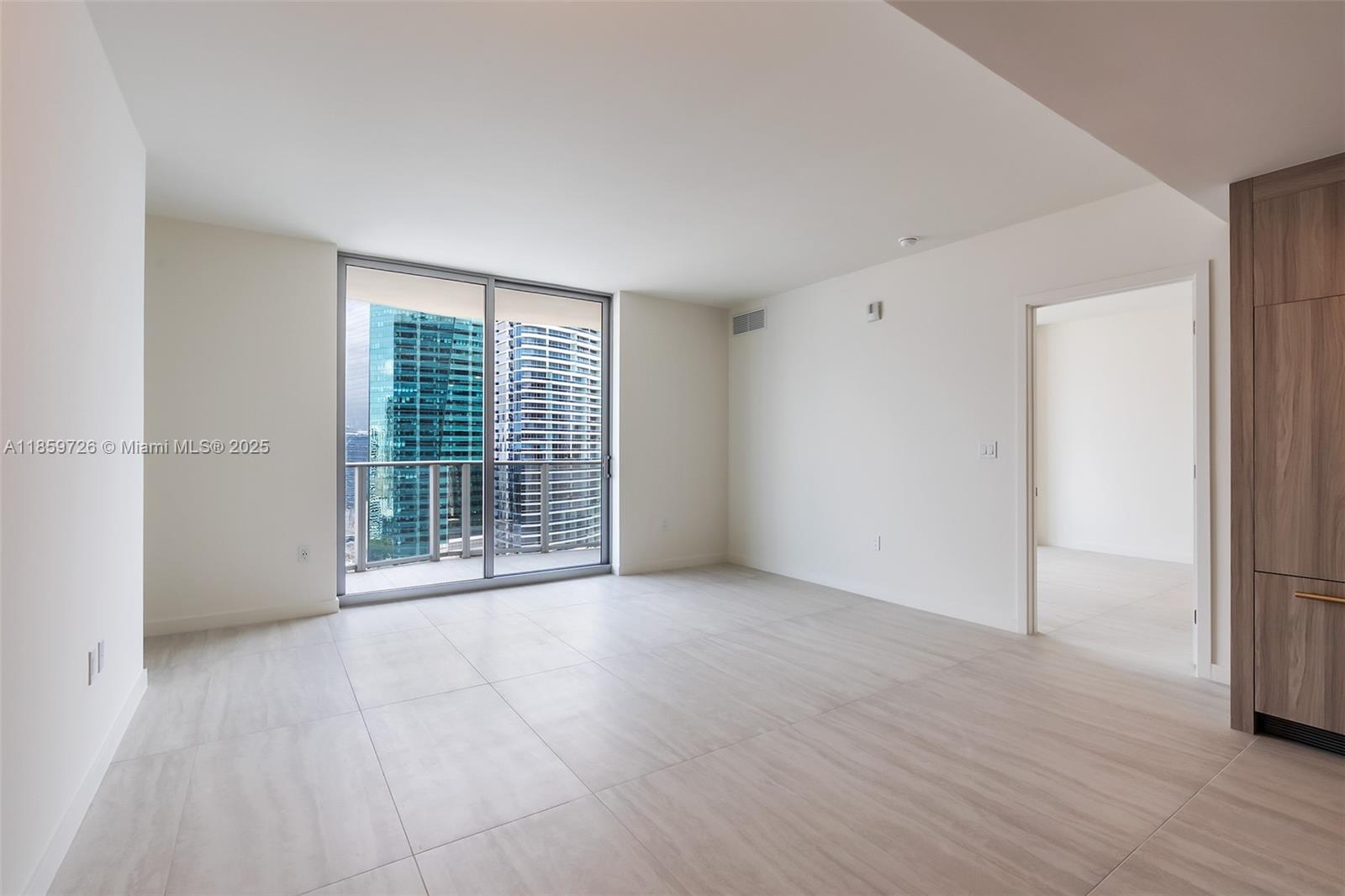 2410 0 / 2  sq. ft. $ 2025-08-15 0 foto