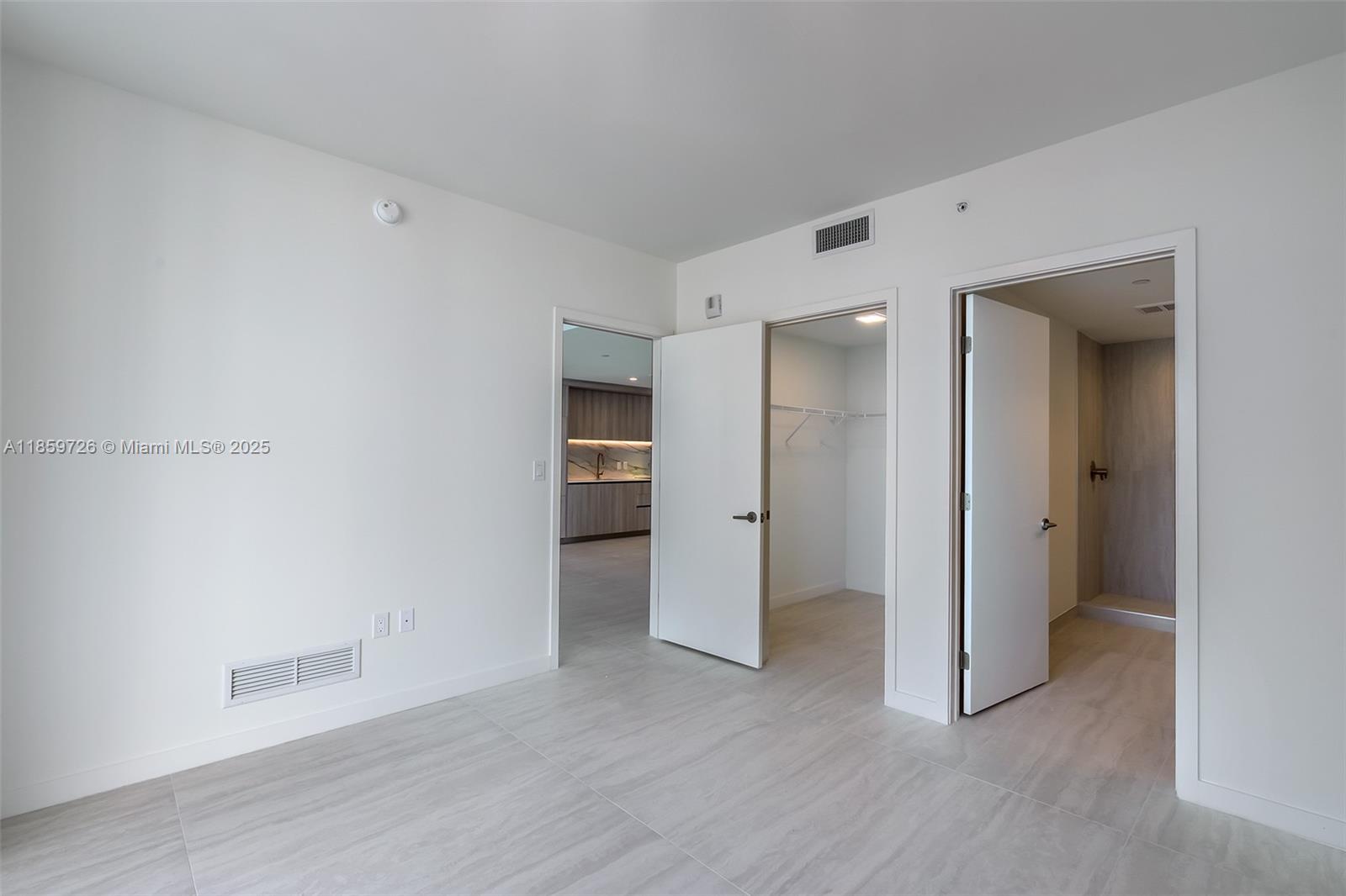 2410 0 / 2  sq. ft. $ 2025-08-15 0 foto