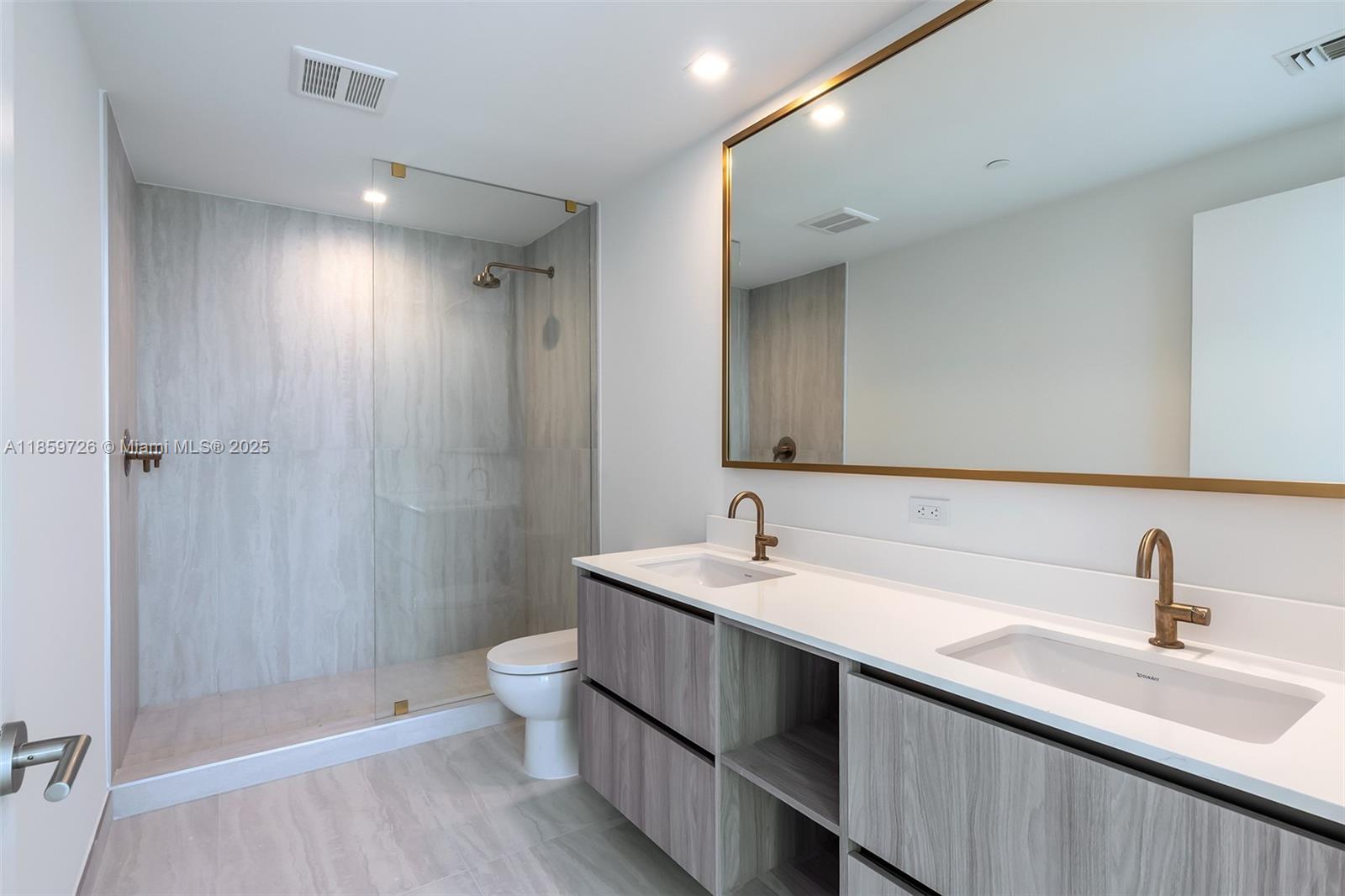 2410 0 / 2  sq. ft. $ 2025-08-15 0 foto