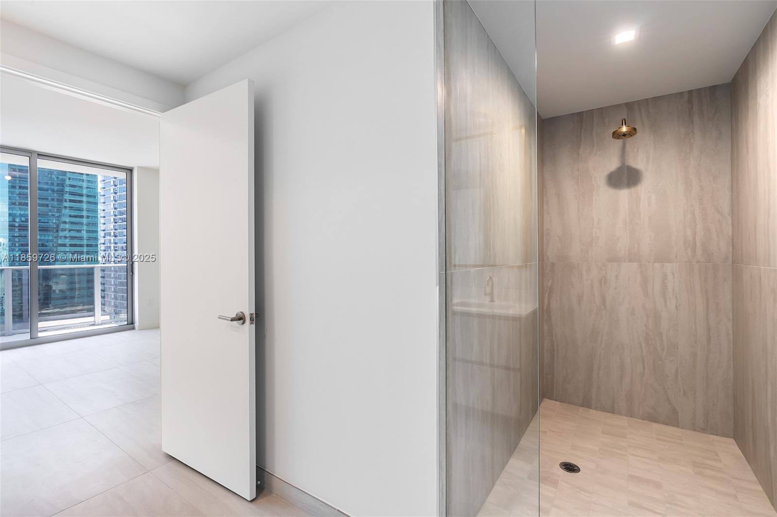 2410 0 / 2  sq. ft. $ 2025-08-15 0 foto