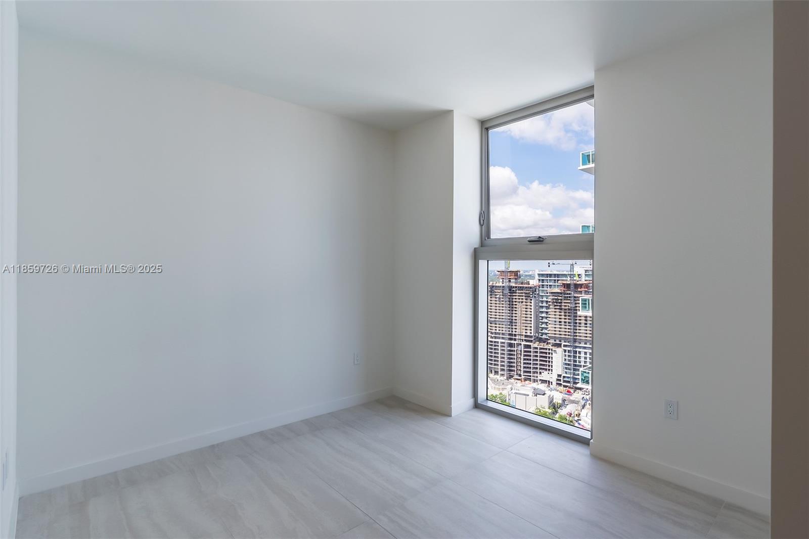 2410 0 / 2  sq. ft. $ 2025-08-15 0 foto