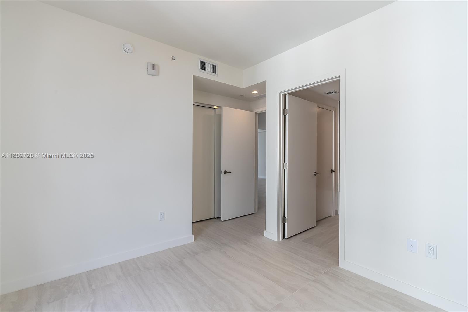 2410 0 / 2  sq. ft. $ 2025-08-15 0 foto