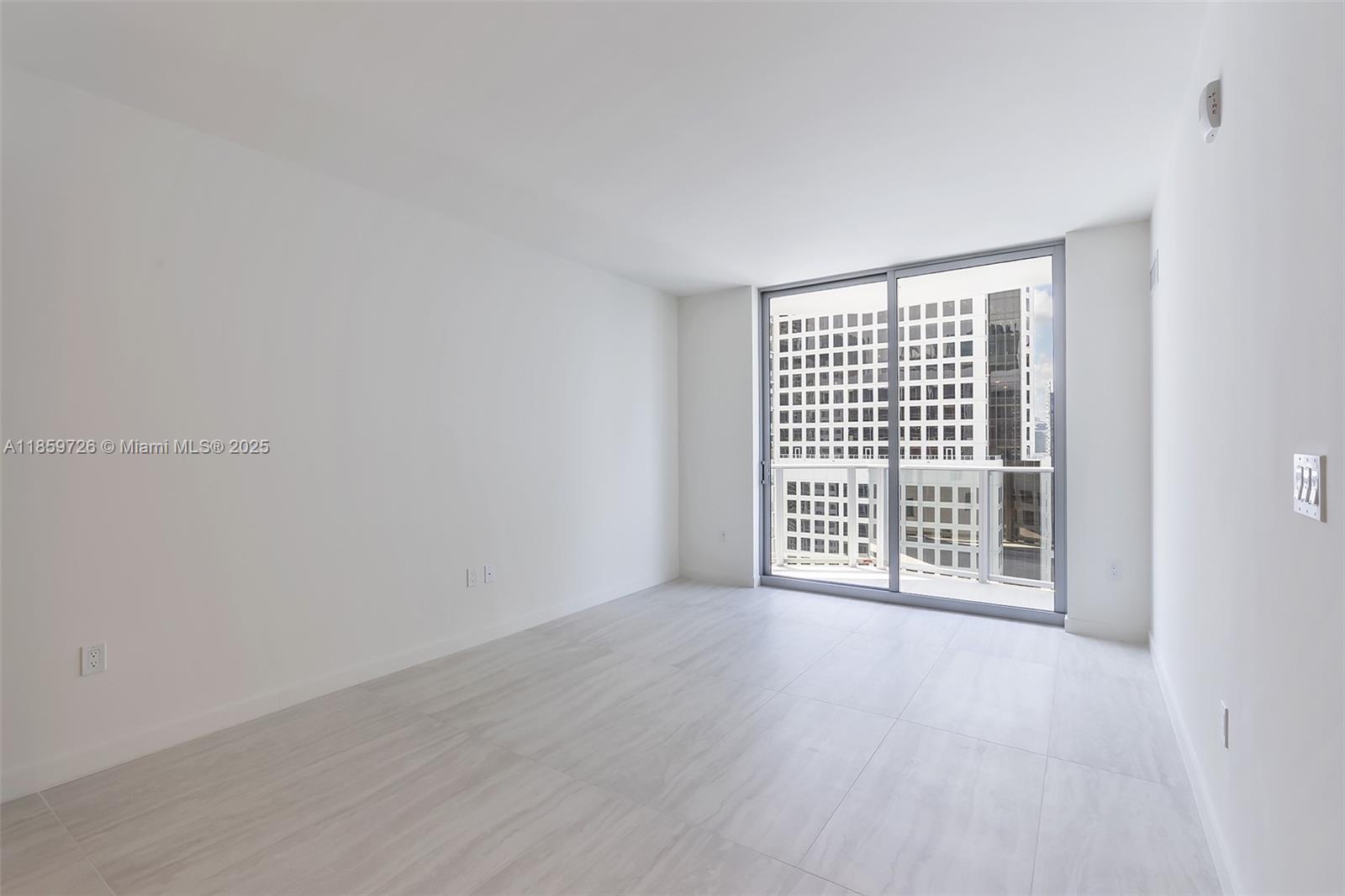 2410 0 / 2  sq. ft. $ 2025-08-15 0 foto