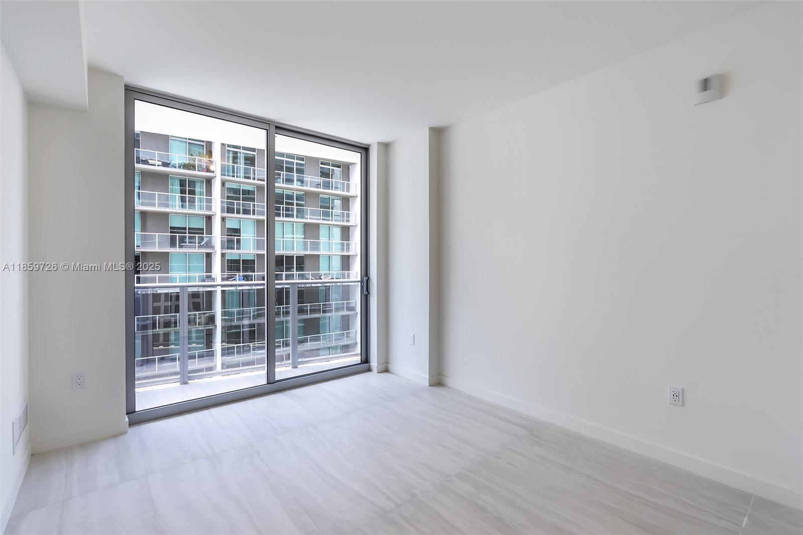 2410 0 / 2  sq. ft. $ 2025-08-15 0 foto