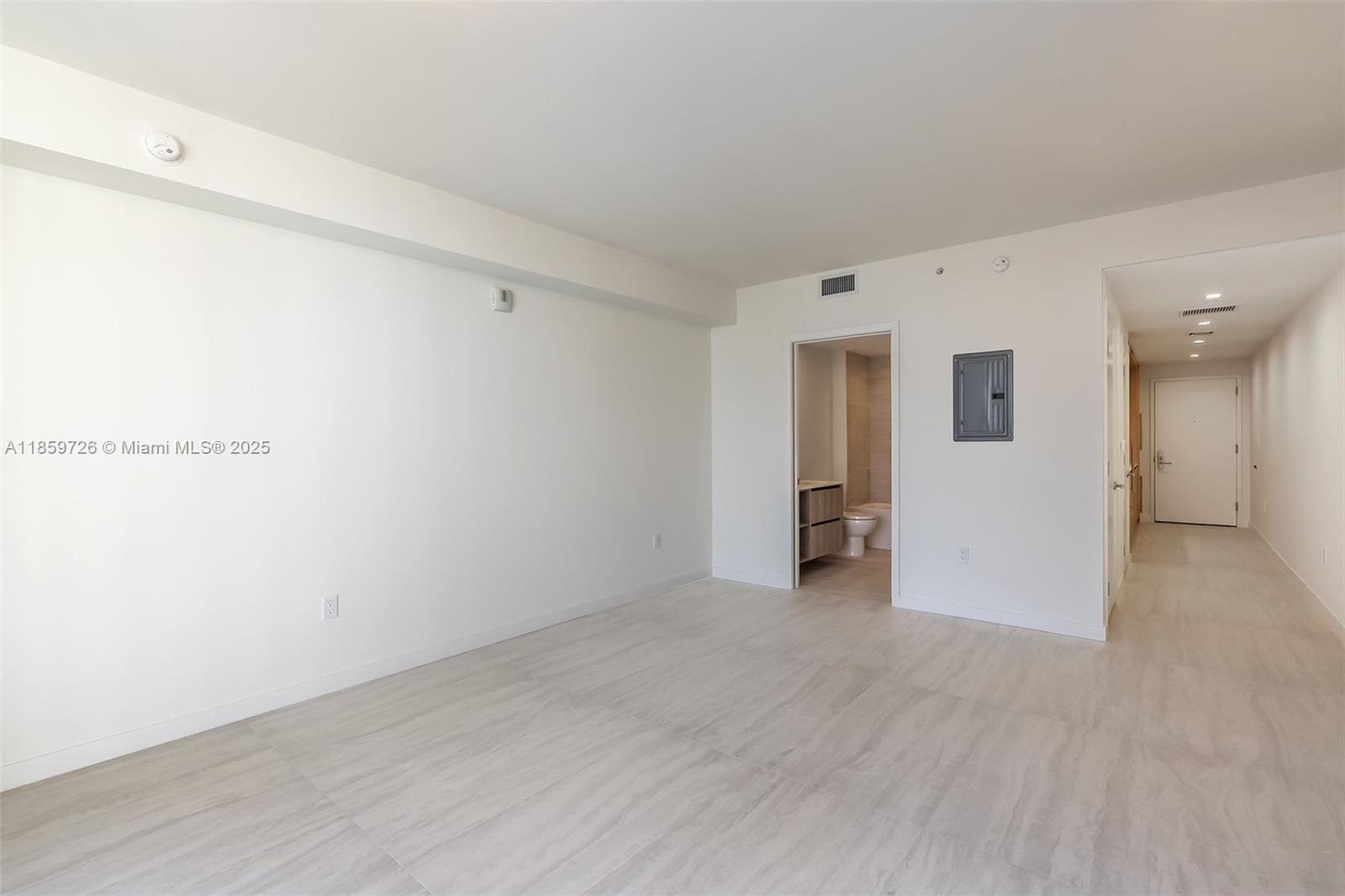 2410 0 / 2  sq. ft. $ 2025-08-15 0 foto