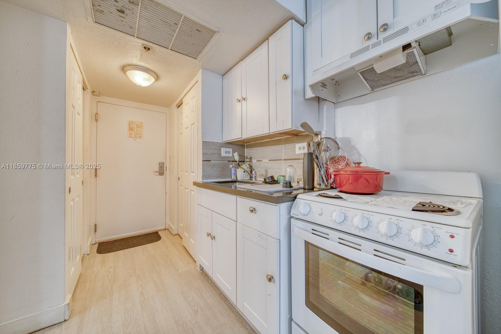 Photo of 19201 Collins Ave  #822, Sunny Isles Beach, Florida, 33160 - 